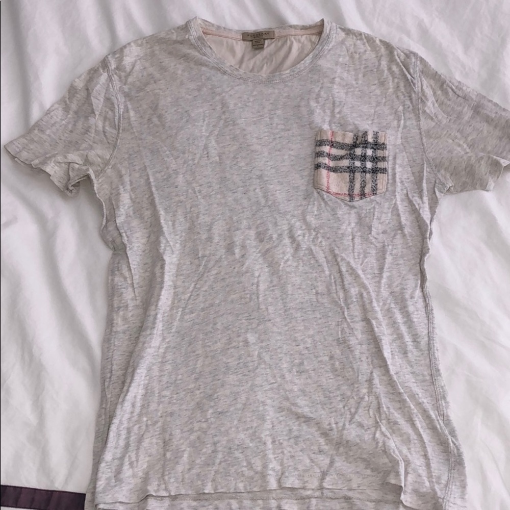 Men’s light gray Burberry t shirt